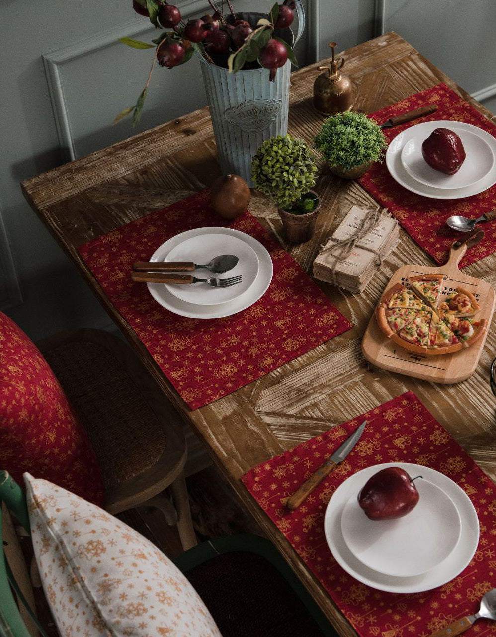 Juego de mesa con estampado de campanas rojas para Navidad 