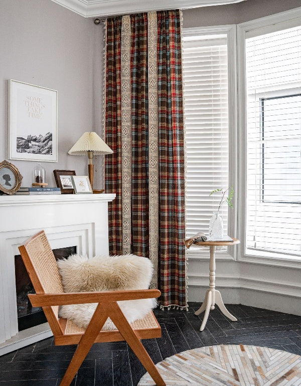 Cortinas de encaje calado con patchwork de cuadros escoceses de color café rojo