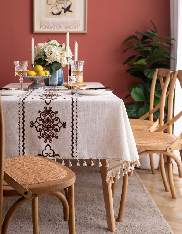 Mantel con borlas marrones y bordado de nudo chino