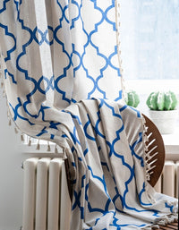 Cortinas con borlas estampadas con rombos azules