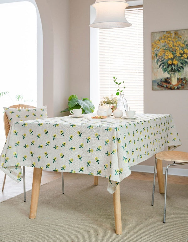 Nappe en coton et lin à motifs géométriques brodés de fleurs