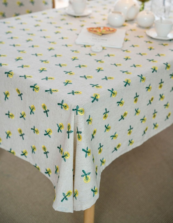 Nappe en coton et lin à motifs géométriques brodés de fleurs