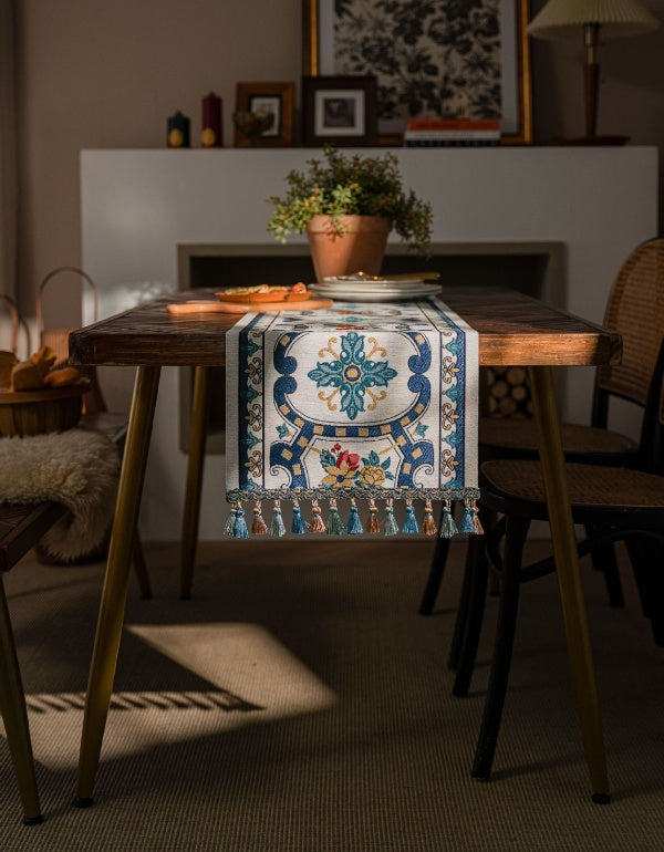 Chemin de table à pampilles en tissu jacquard bleu contrasté