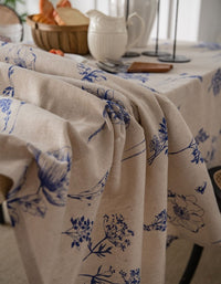 Mantel con estampado de flores azules de Little Bee