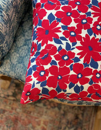 Housse de coussin à imprimé grandes fleurs rouges 