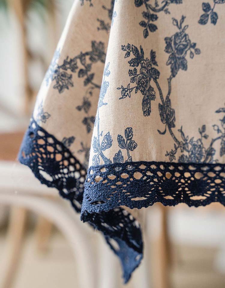 Nappe en coton avec dentelle au centre et imprimé floral (bleu, vert) 