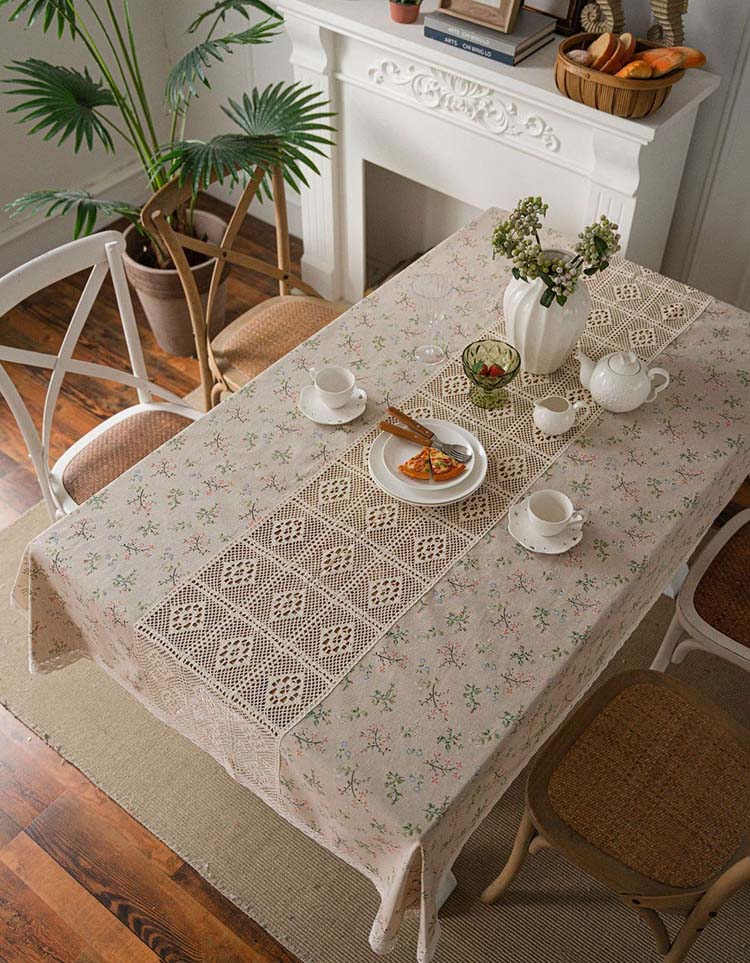 Nappe en coton avec imprimé floral et dentelle au centre (beige) 