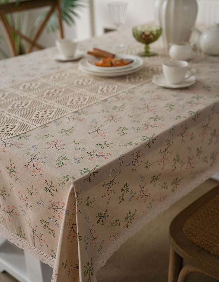 Nappe en coton avec imprimé floral et dentelle au centre (beige) 