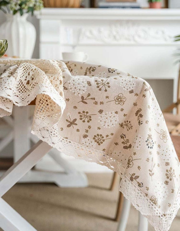 Nappe en coton avec imprimé floral et dentelle au centre (beige) 