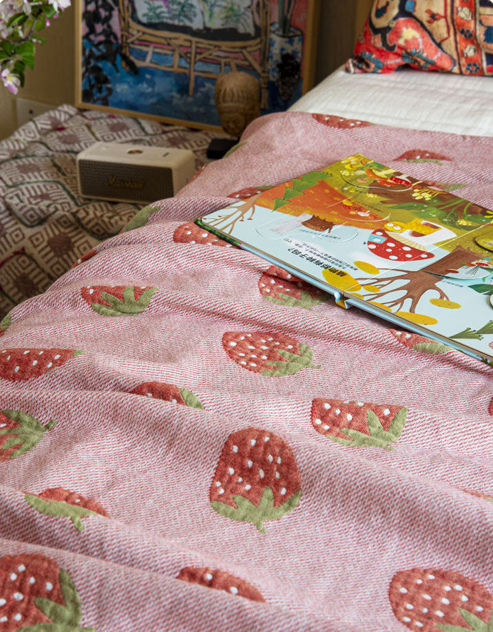 Couverture de chambre en coton rose à motif fraise