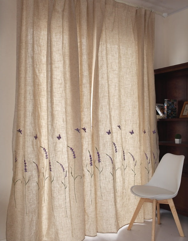 Cortinas con bordado de mariposas en color lavanda de estilo rural