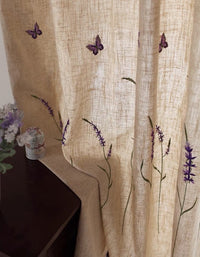 Cortinas con bordado de mariposas en color lavanda de estilo rural