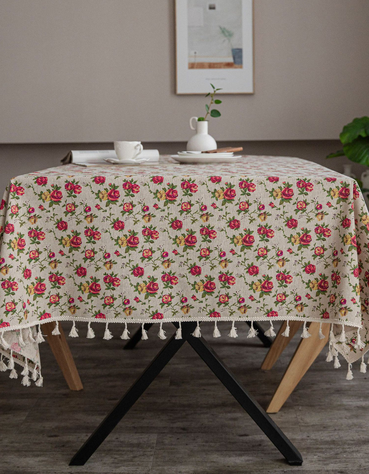 Cozy Farmhouse Style Classic Floral Tablecloth with Tassels