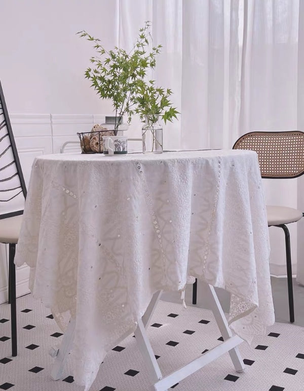 Nappe creuse brodée en coton de style palais français