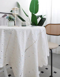 Nappe creuse brodée en coton de style palais français