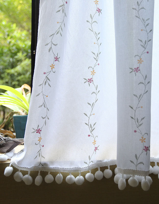 Cortinas de ratán con bordado de flores pequeñas y paquete de varillas 