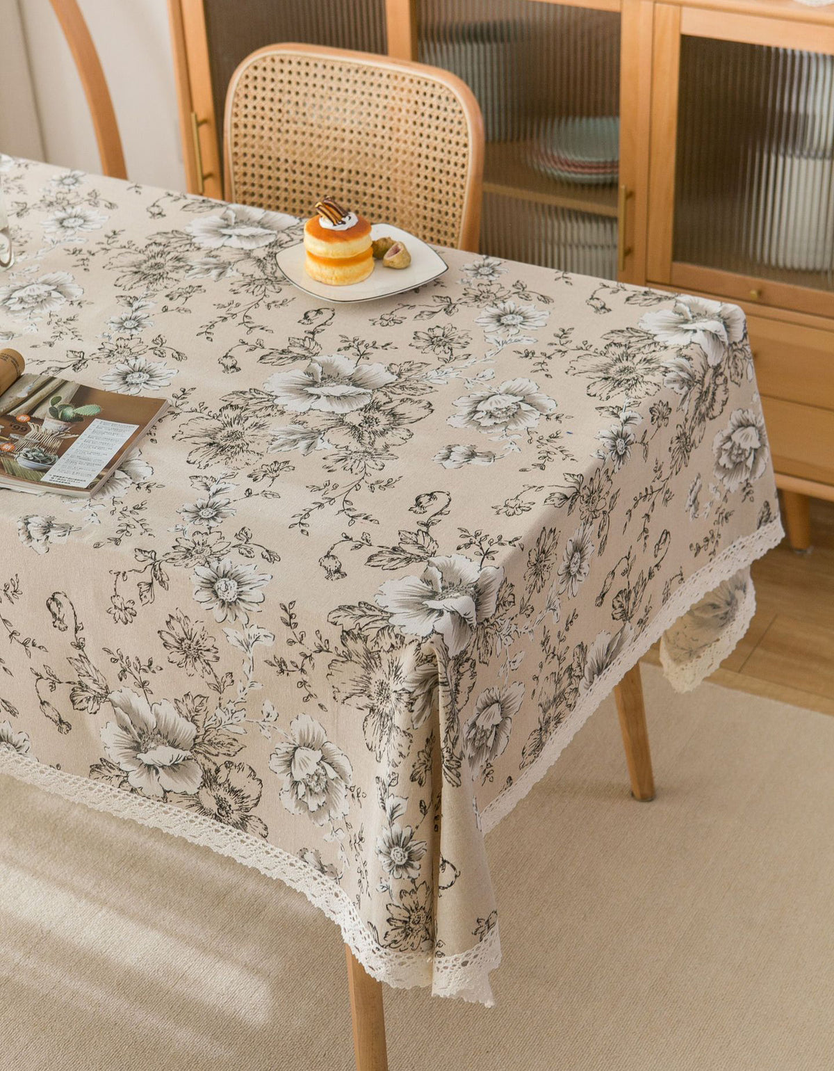 Lace Edge Retro Flower Printed Tablecloth