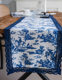 Chemin de table en porcelaine teinté bleu avec bordure en dentelle 