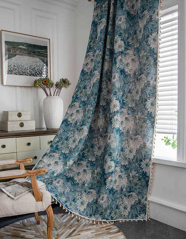 Cortinas con borlas con estampado de flores estilo pintura al óleo