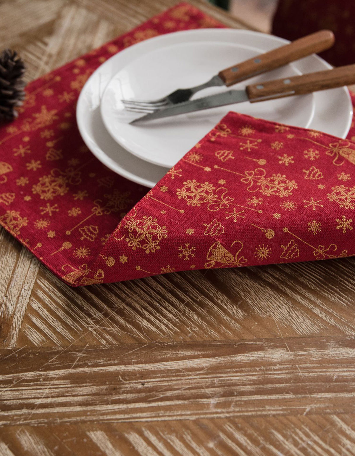 Juego de mesa con estampado de campanas rojas para Navidad 