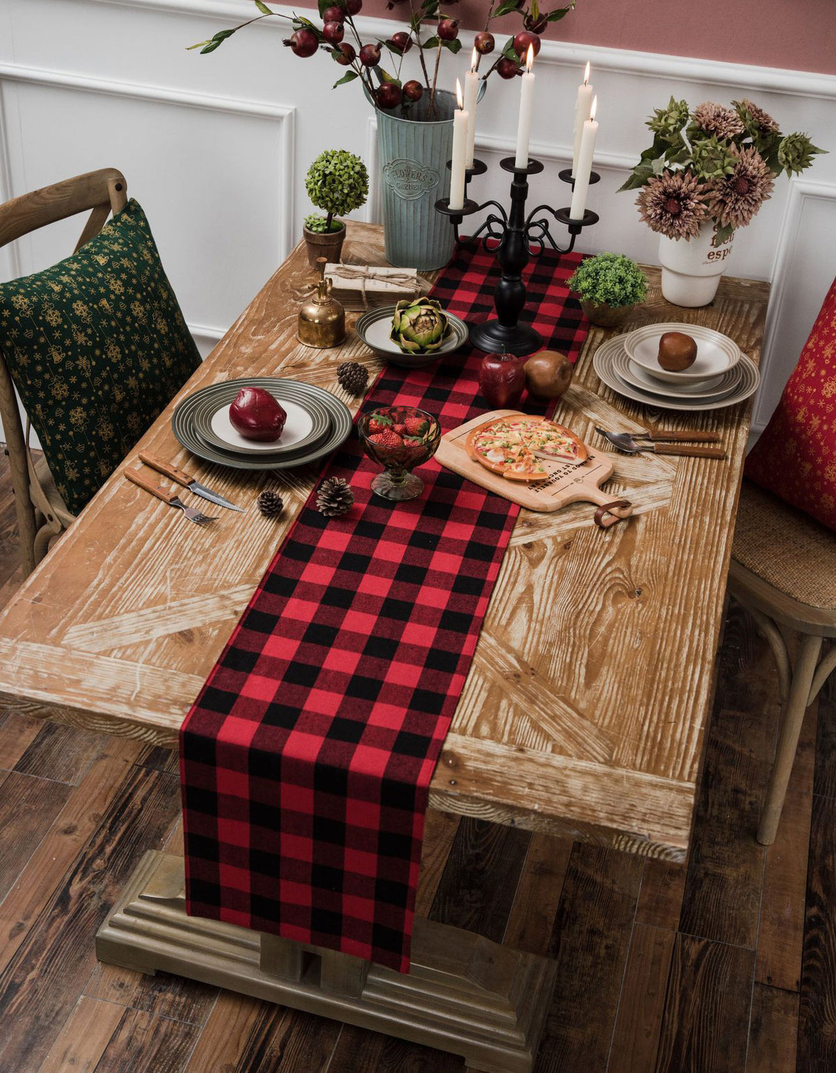 Chemin de table de Noël à carreaux rouges et noirs 