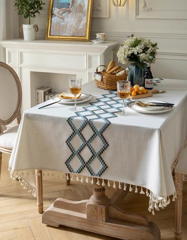 Nappe simple en coton et lin avec broderie ondulée