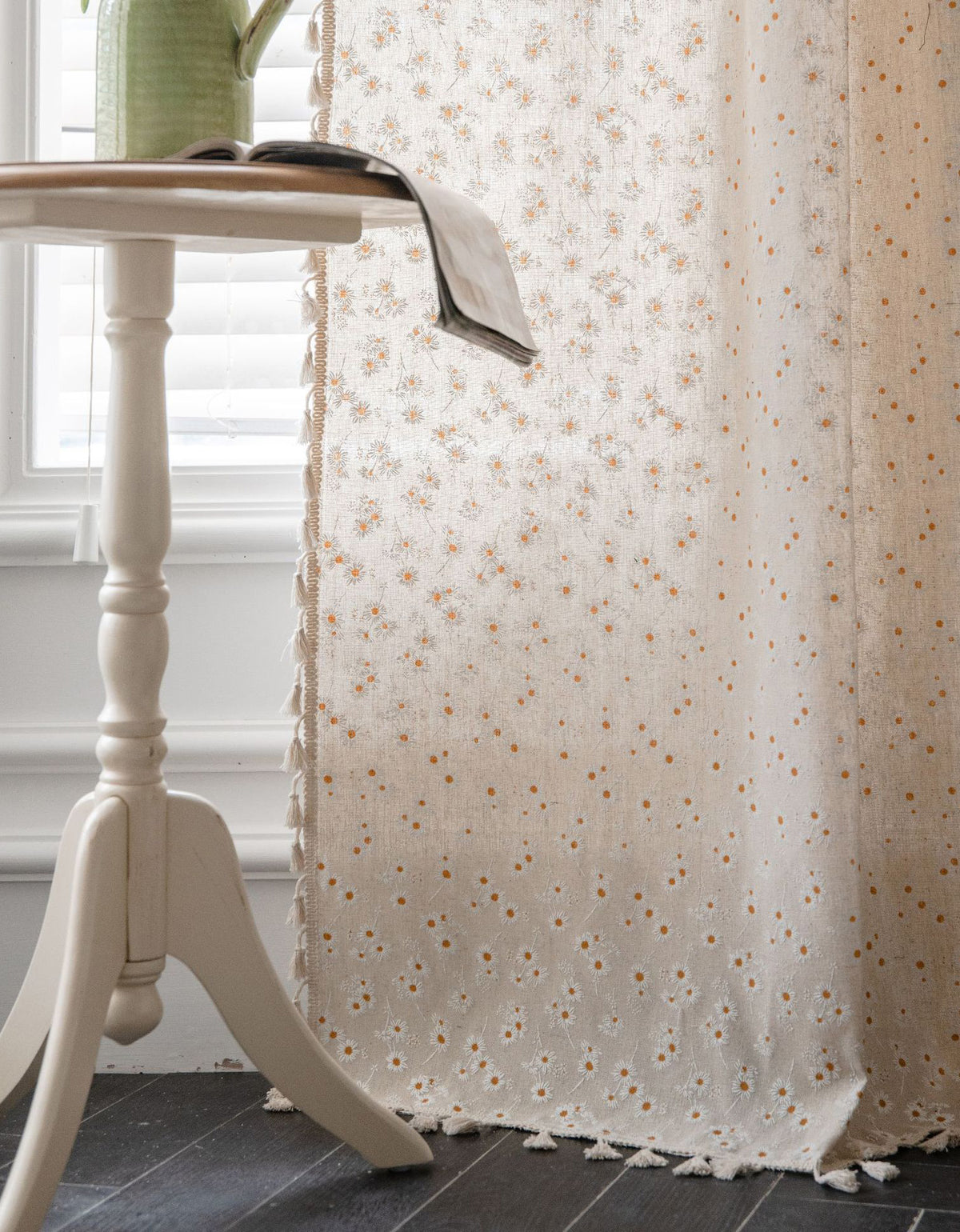 Small Daisy Print Rustic Style Curtains