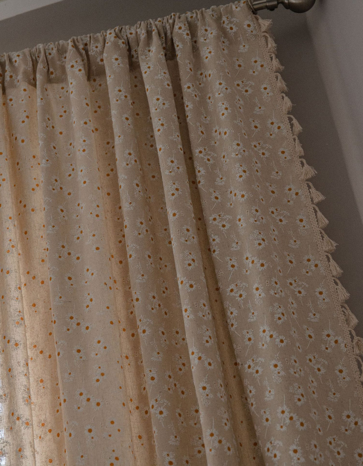 Small Daisy Print Rustic Style Curtains