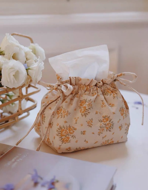 Bolsa de pañuelos con flores amarillas pequeñas