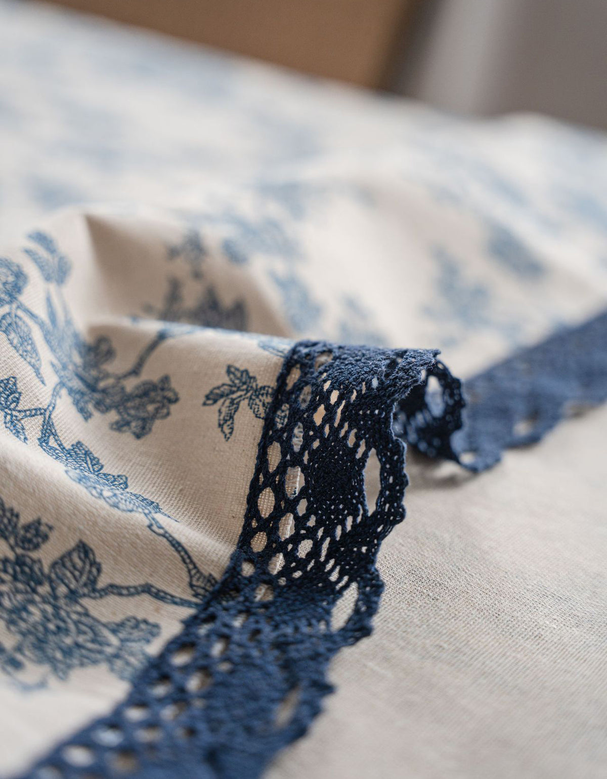 Blue Lace-edge Blue Flower Printed Tablecloth