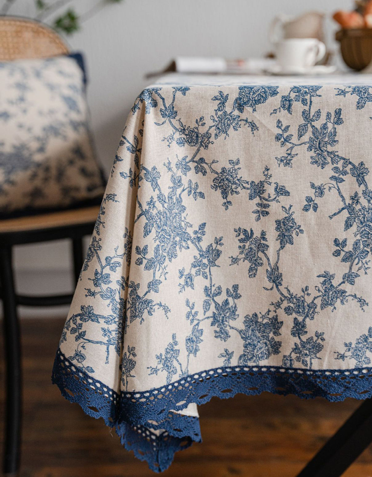 Blue Lace-edge Blue Flower Printed Tablecloth