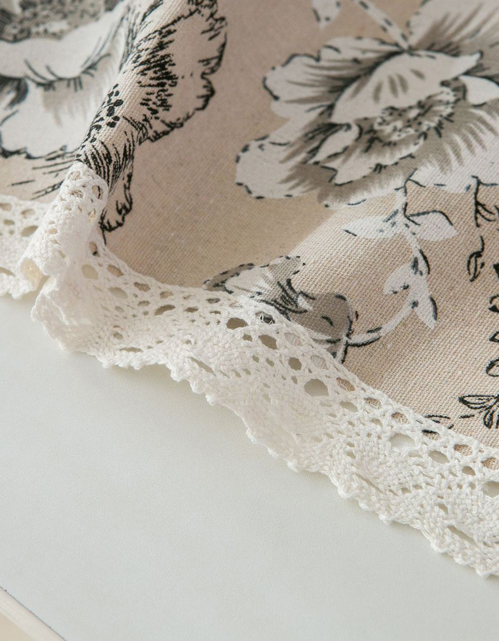 Lace Edge Retro Flower Printed Tablecloth