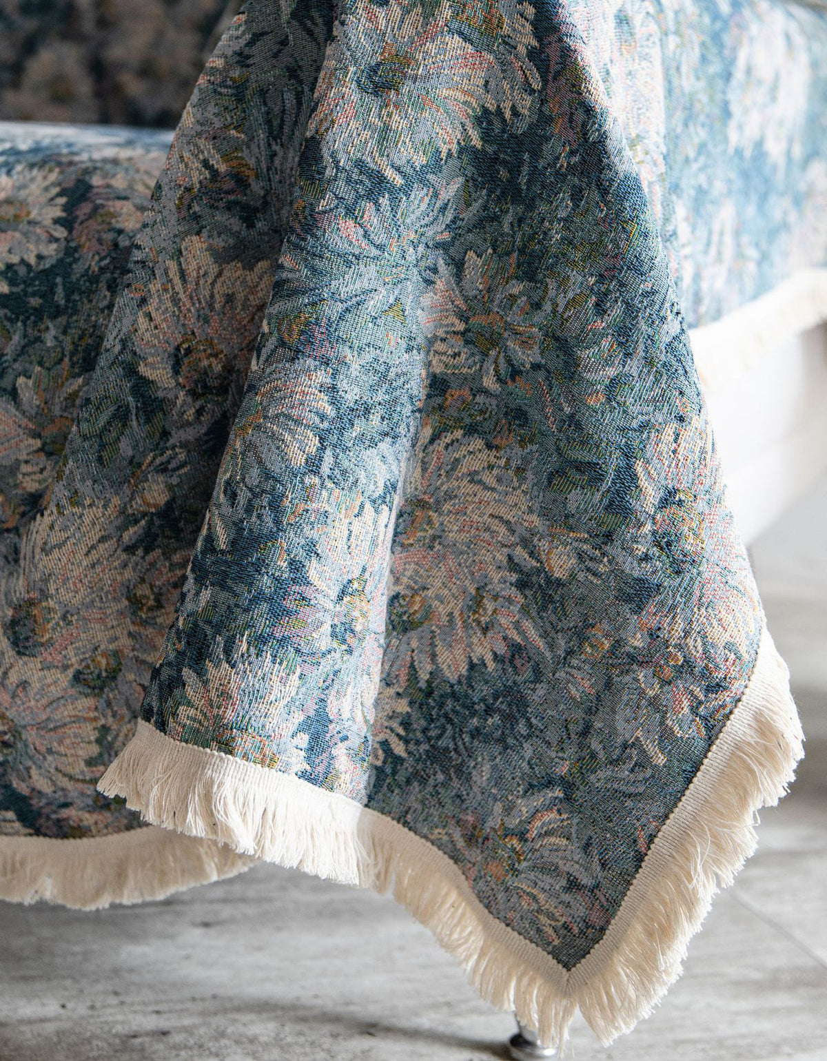 American Country Blue Floral Jacquard Sofa Blanket