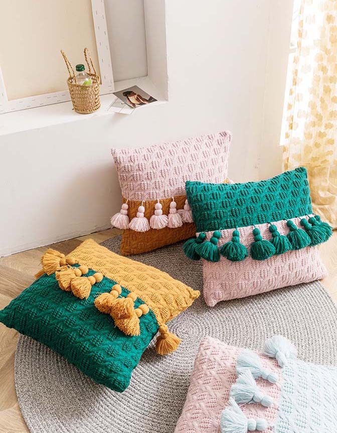 Housse de coussin à pompons en tricot de style ethnique