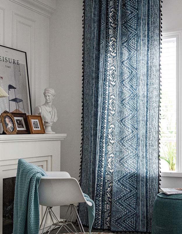 Cortinas con estampado geométrico azul bohemio de estilo rústico