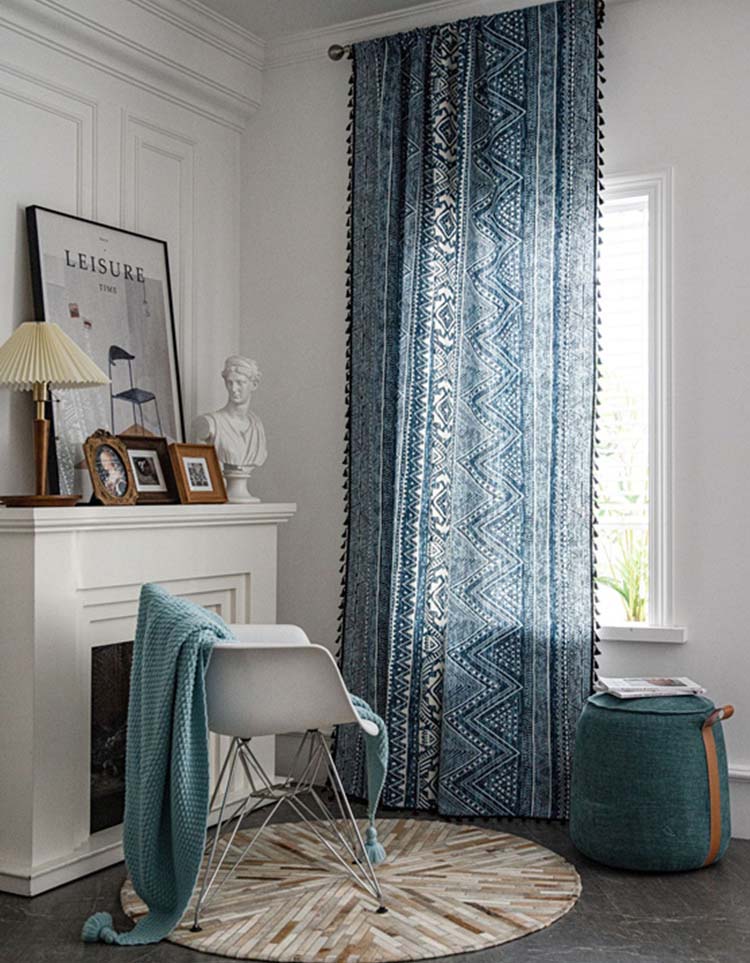 Cortinas con estampado geométrico azul bohemio de estilo rústico