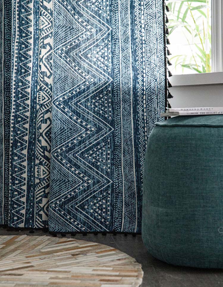 Cortinas con estampado geométrico azul bohemio de estilo rústico