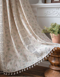 Cortinas con estampado floral de margaritas y flecos estilo granja