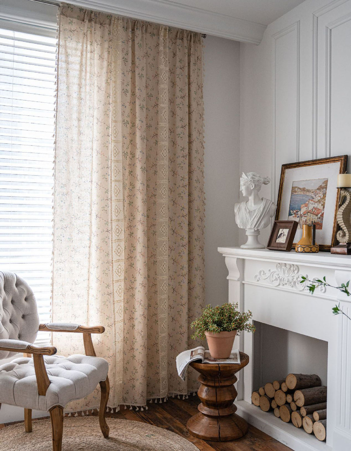 Cortinas con estampado floral de margaritas y flecos estilo granja