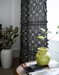 Rideaux Boho à pompons géométriques noirs en jacquard poly-coton