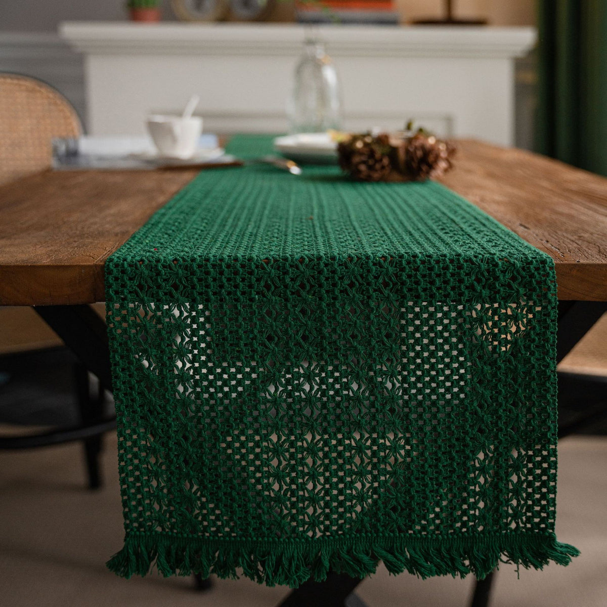 Chemin de table vert à pompons tricotés vintage