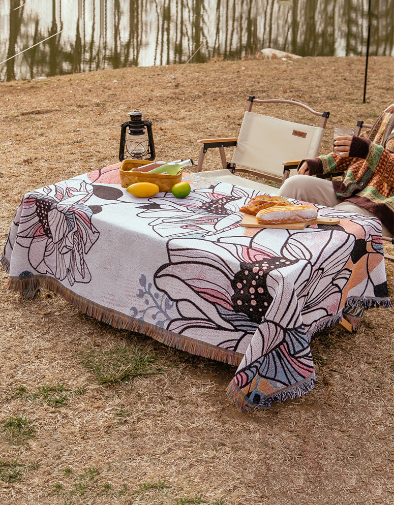 Manta de picnic con borlas y diseño de flores estilo pastoral