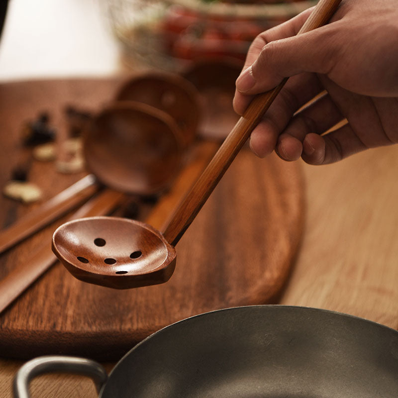 Cuchara coladora de bambú de madera maciza para cocina