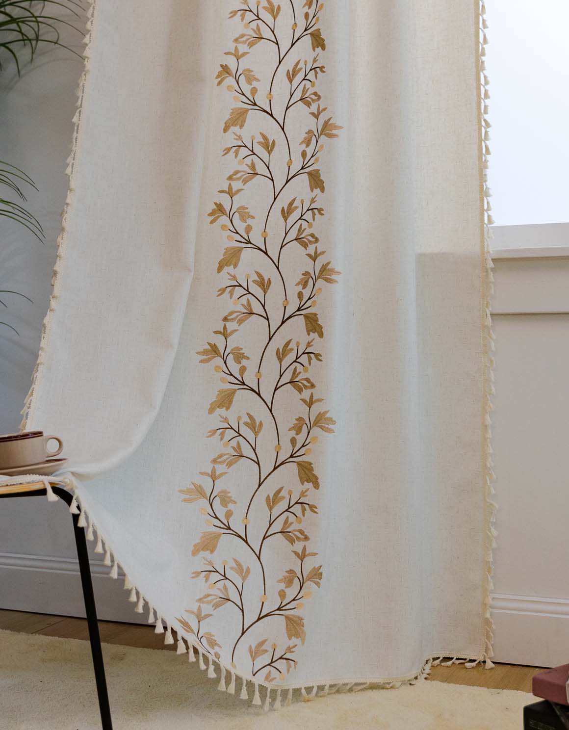 Tassel Edging Chinese Style Central Embroidery Curtain