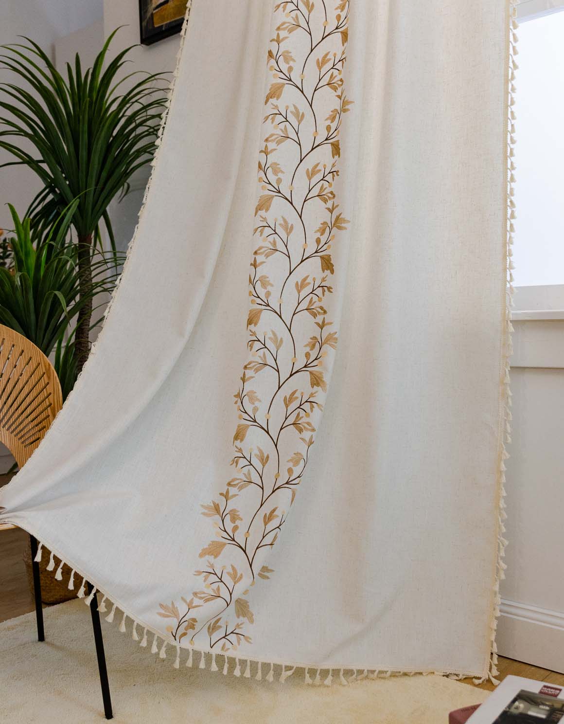 Tassel Edging Chinese Style Central Embroidery Curtain