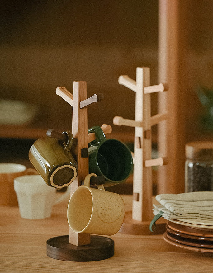 Portavasos de madera con forma de árbol